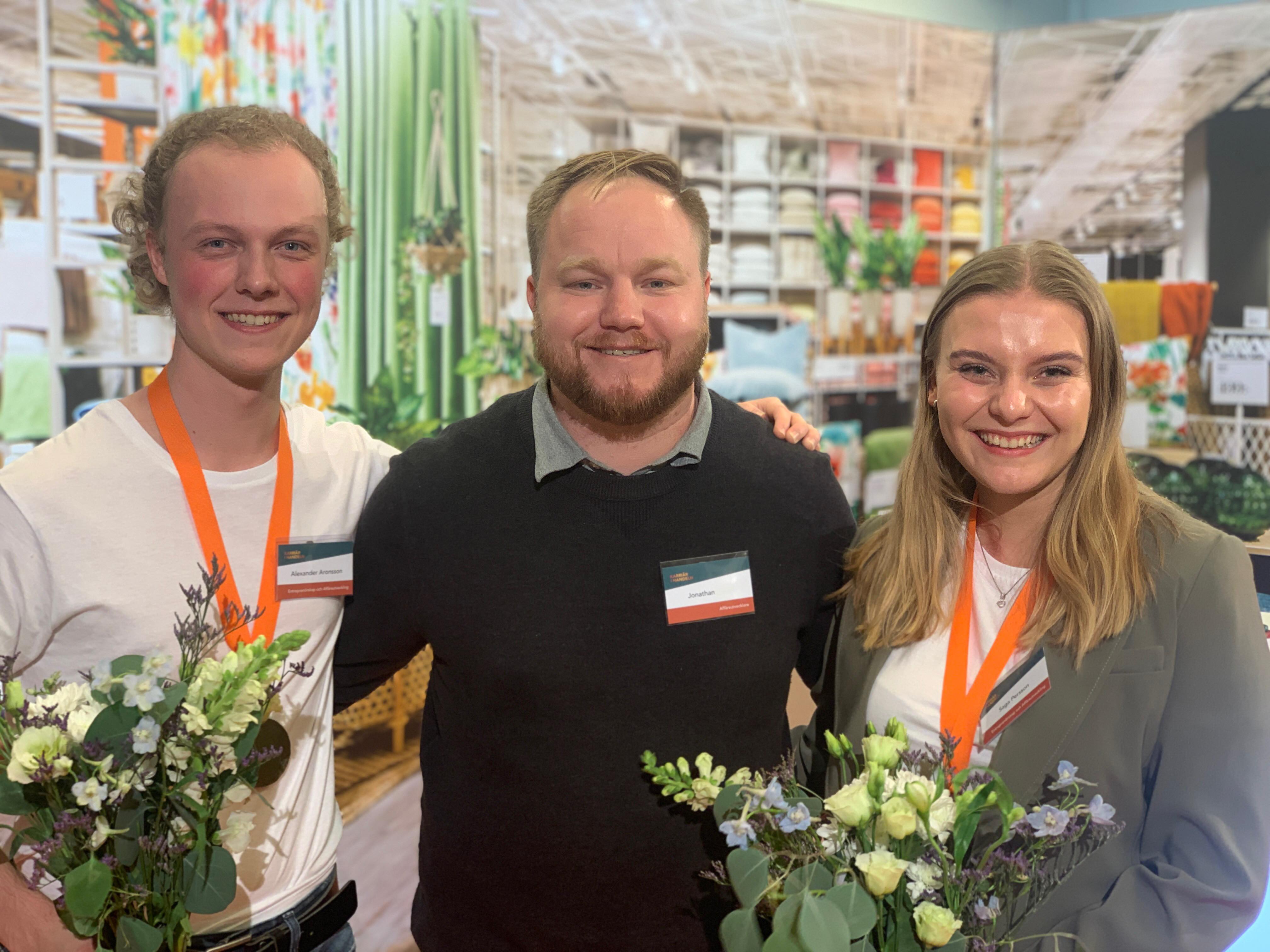 The JU student Alexander Aronsson (to the left) will compete in the Swedish National Skills Competition in Växjö with Saga Persson (pictured), Lund University. Jonathan Rudman (pictured) is CEO at Emax.