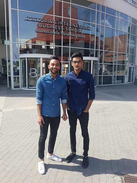 Two men outside the entrance of Jönköping Business School