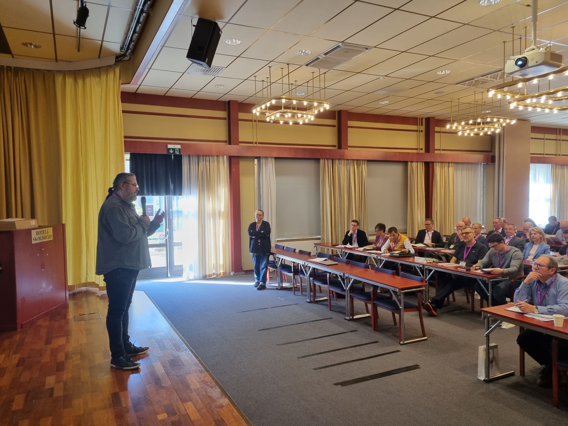 Attila Dioszegi, professor i gjuteriteknologi på JTH.under en gjutningskonferens på Scania.