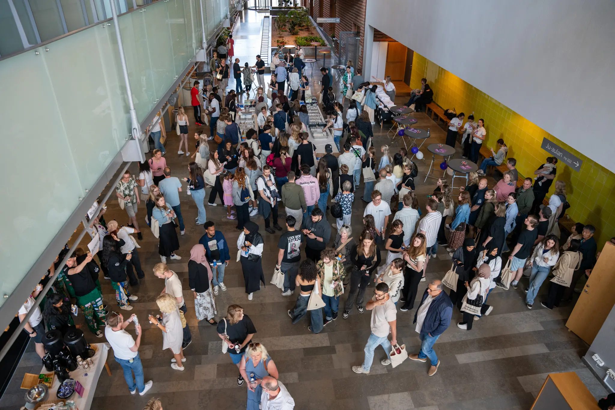 En proppfull HLK-entré